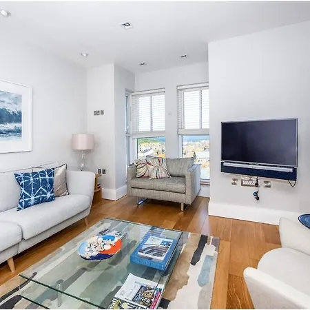 Luxurious Apartment, 180° Beach Views & Parking St Ives  Exterior photo