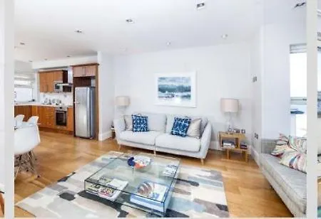 Luxurious Apartment, 180° Beach Views & Parking St Ives  Exterior photo