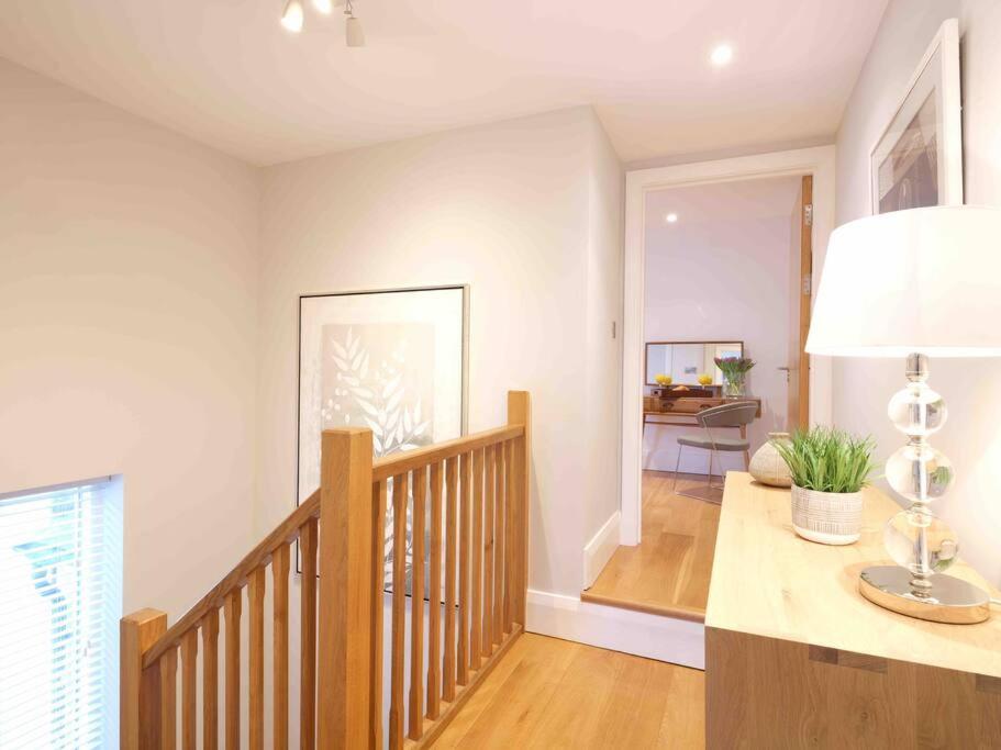 Luxurious Apartment, 180° Views & Parking Apartment