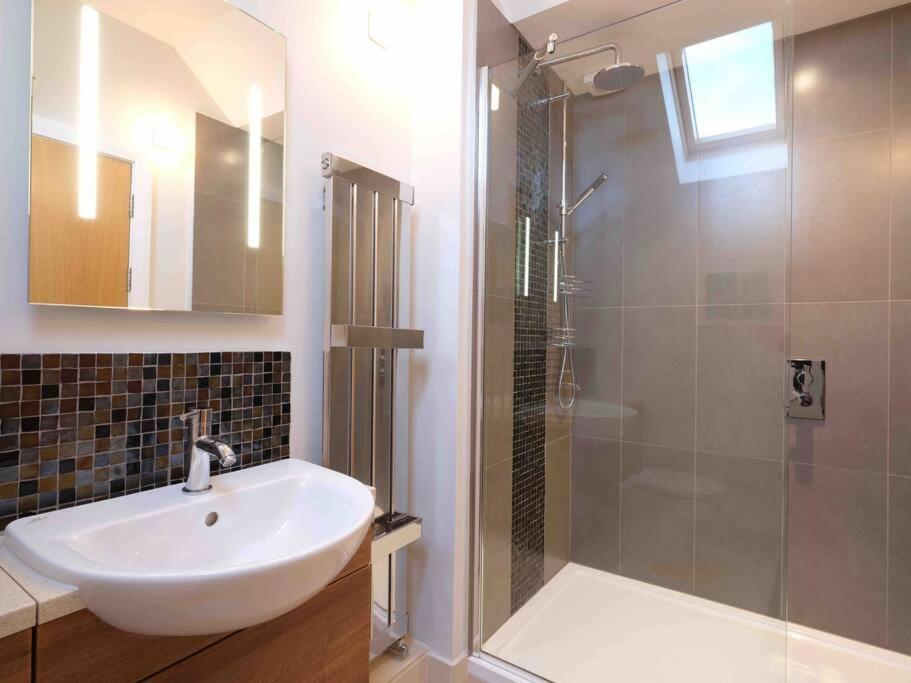 Luxurious Apartment, 180° Views & Parking Apartment