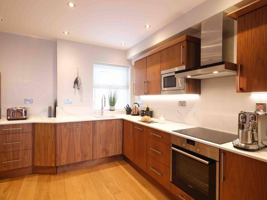 Luxurious Apartment, 180° Views & Parking *